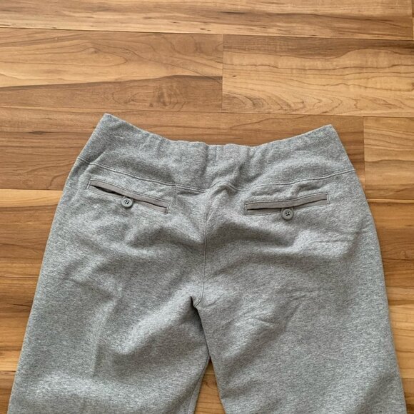 Nike Sportswear Gray Women’s Medium Gym Capri Sweatpants Silver Tag - Picture 6 of 10